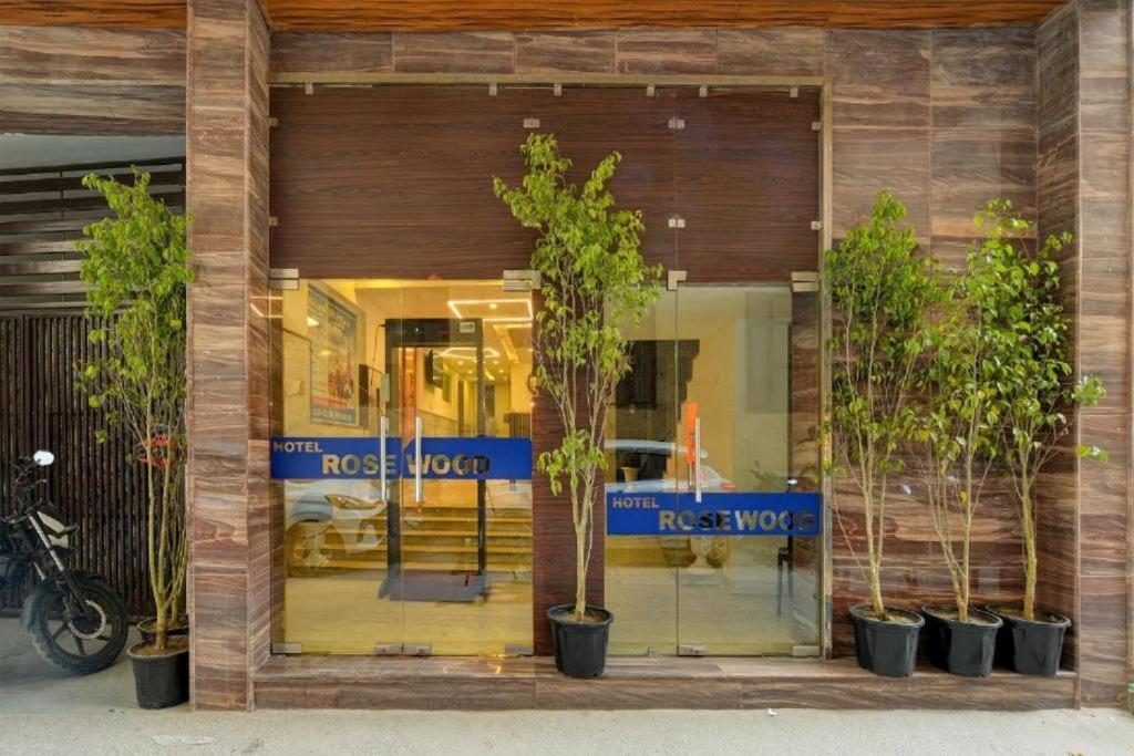 ניו דלהי Hotel Rosewood Near Delhi Airport מראה חיצוני תמונה